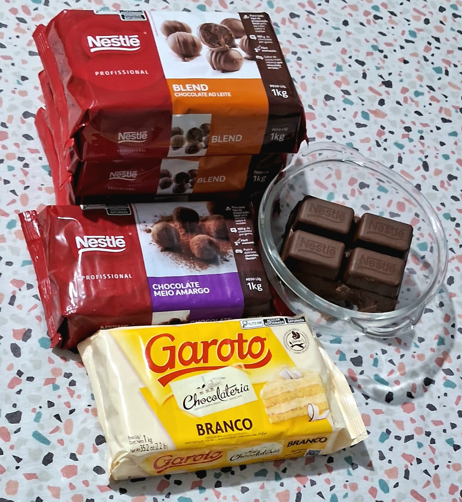 Chocolate Nestlé e Garoto